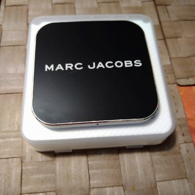 MARC JACOBS(マークジェイコブス)のMarc Jacobs ﾏｰｸｼﾞｪｲｺﾌﾞｽ非接触充電器 エンタメ/ホビーのエンタメ その他(その他)の商品写真