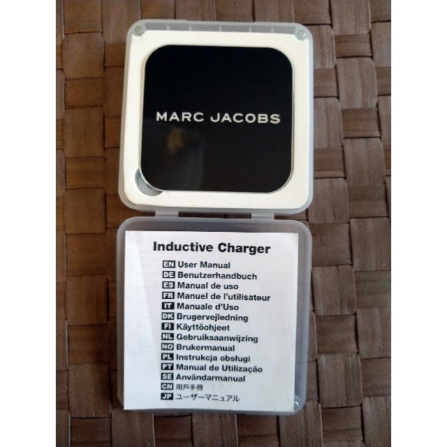 MARC JACOBS(マークジェイコブス)のMarc Jacobs ﾏｰｸｼﾞｪｲｺﾌﾞｽ非接触充電器 エンタメ/ホビーのエンタメ その他(その他)の商品写真