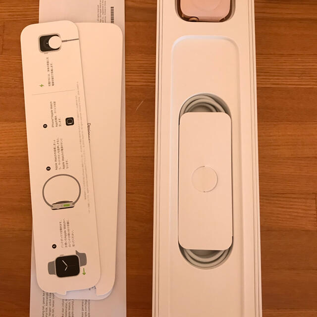 Apple Watch(アップルウォッチ)の新品同様　Apple Watch6 40mm ゴールド スマホ/家電/カメラのスマートフォン/携帯電話(その他)の商品写真