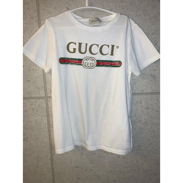 Gucci(グッチ)のGUCCI チルドレンズ　グッチ　キッズ　ロゴ　tシャツ 8ans キッズ/ベビー/マタニティのキッズ服男の子用(90cm~)(Tシャツ/カットソー)の商品写真