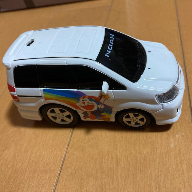 トヨタ(トヨタ)のTOYOTA NOAH ノア非売品 ドラえもんプルバックミニカー エンタメ/ホビーのおもちゃ/ぬいぐるみ(ミニカー)の商品写真