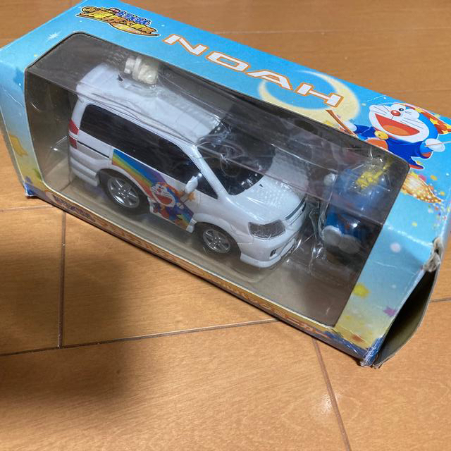 トヨタ(トヨタ)のTOYOTA NOAH ノア非売品 ドラえもんプルバックミニカー エンタメ/ホビーのおもちゃ/ぬいぐるみ(ミニカー)の商品写真