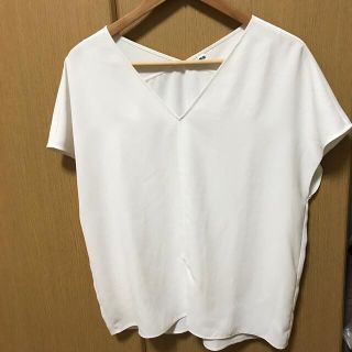 ユニクロ(UNIQLO)の☆UNIQLO  白トップス☆(カットソー(半袖/袖なし))