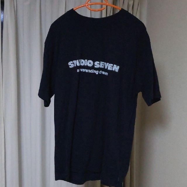 GU(ジーユー)のstudioseven GU Tシャツ ネイビー アイスロゴ Mサイズ 美品 メンズのトップス(Tシャツ/カットソー(半袖/袖なし))の商品写真