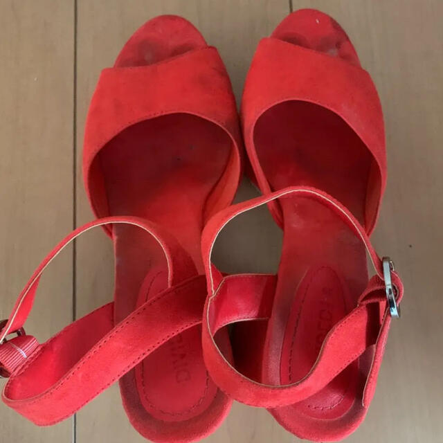 H&M(エイチアンドエム)のサンダル　赤　H&M エイチアンドエム レディースの靴/シューズ(サンダル)の商品写真