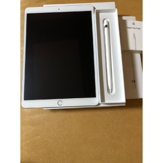 【交換品】iPad Air 第3世代 64GB シルバー背面縦横キズはございません