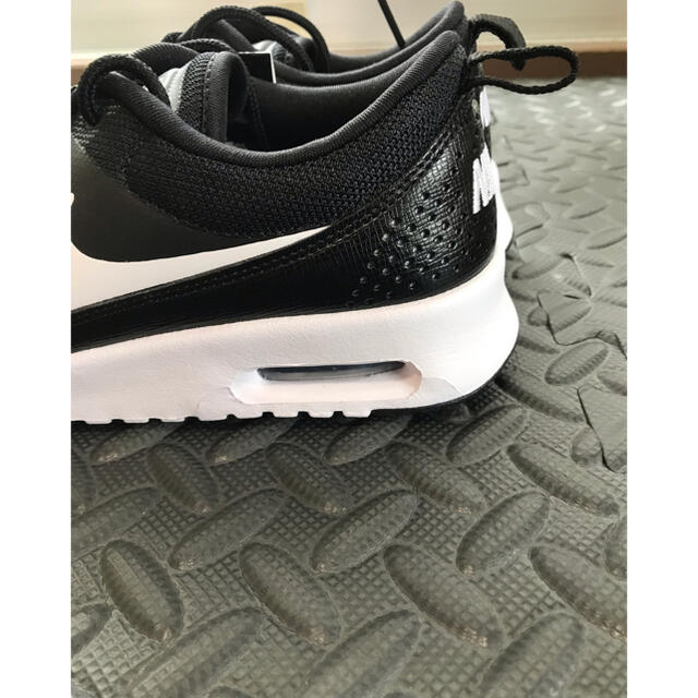 NIKE(ナイキ)のNIKE AIR MAX THEA 24.5 レディースの靴/シューズ(スニーカー)の商品写真