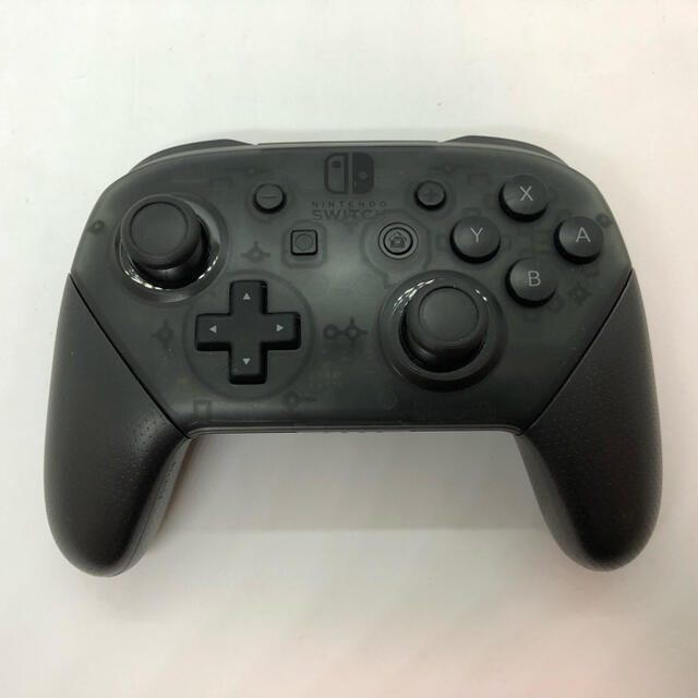 Nintendo Switch(ニンテンドースイッチ)の【純正品】Nintendo Switch Proコントローラー エンタメ/ホビーのゲームソフト/ゲーム機本体(その他)の商品写真