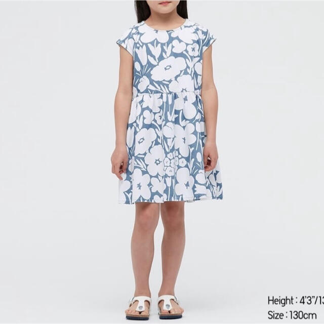 marimekko(マリメッコ)の日本未発売★marimekko uniqlo 花柄ワンピース　シャンブレー　水色 キッズ/ベビー/マタニティのキッズ服女の子用(90cm~)(ワンピース)の商品写真