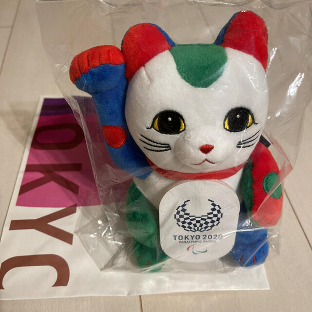 東京 オリンピック2020  五輪 パラリンピック 招き猫 ぬいぐるみ エンタメ/ホビーのおもちゃ/ぬいぐるみ(キャラクターグッズ)の商品写真