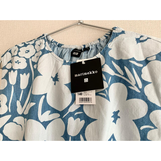 marimekko(マリメッコ)の日本未発売★marimekko uniqlo 花柄ワンピース　シャンブレー　水色 キッズ/ベビー/マタニティのキッズ服女の子用(90cm~)(ワンピース)の商品写真