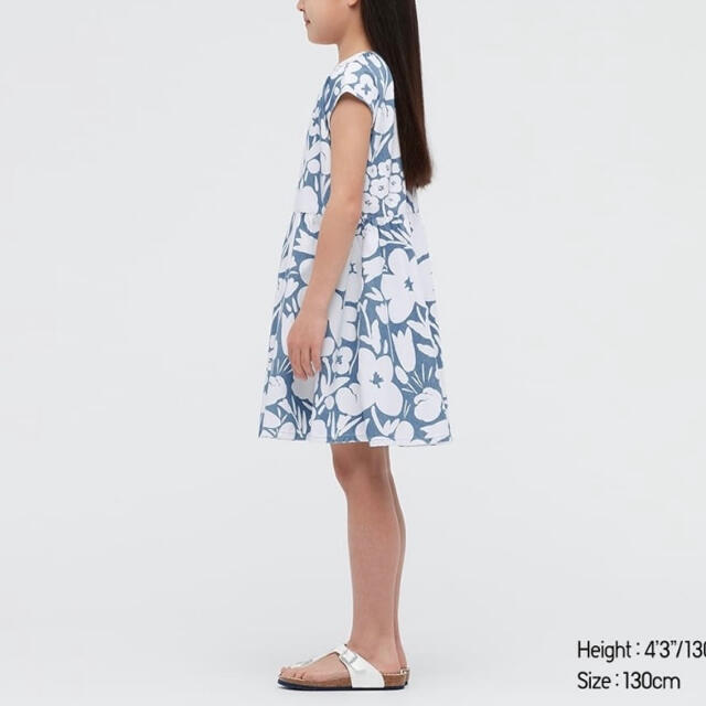 marimekko(マリメッコ)の日本未発売★marimekko uniqlo 花柄ワンピース　シャンブレー　水色 キッズ/ベビー/マタニティのキッズ服女の子用(90cm~)(ワンピース)の商品写真