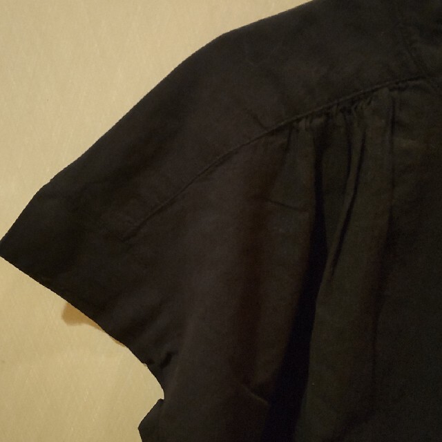 MUJI (無印良品)(ムジルシリョウヒン)のフレンチスリーブブラウスM-L黒 レディースのトップス(シャツ/ブラウス(半袖/袖なし))の商品写真