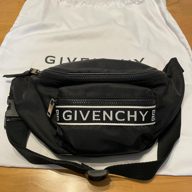 《GIVENCHY》4G GIVENCHY ナイロン ラージ バムバッグバッグ