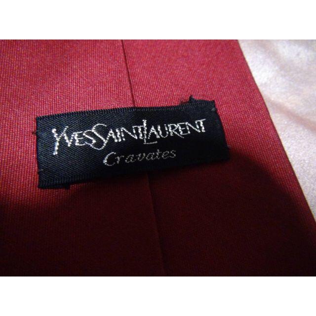 Yves Saint Laurent Beaute(イヴサンローランボーテ)のYVES SAINT LAURENTの赤のネクタイ ！。. メンズのファッション小物(ネクタイ)の商品写真