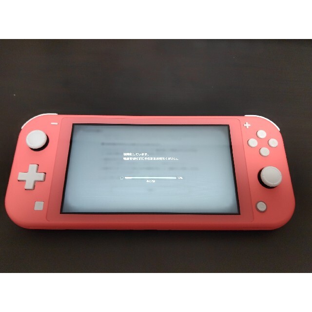 任天堂(ニンテンドウ)のNintendo Switch Lite コーラル エンタメ/ホビーのゲームソフト/ゲーム機本体(家庭用ゲーム機本体)の商品写真