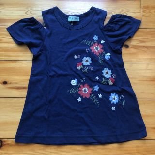 ハッカキッズ(hakka kids)の新品タグ付き Hakka KIDS 刺繍花肩スリットTシャツ 110(Tシャツ/カットソー)