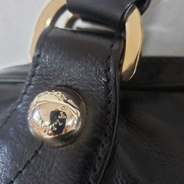 Bally(バリー)のBALLYショルダーボストンバック　シルバーゴールド　ロゴ刻印　未使用 レディースのバッグ(ボストンバッグ)の商品写真