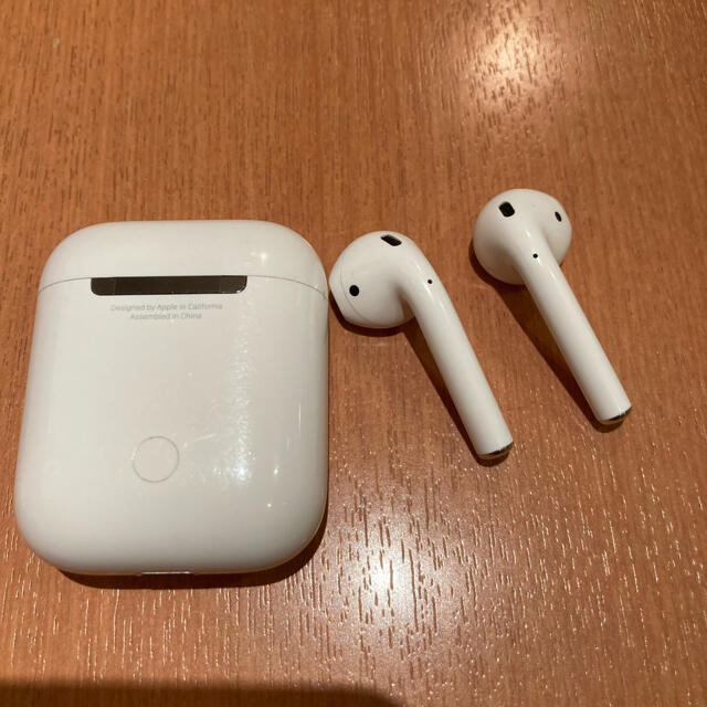 Apple(アップル)のAirPods Apple 第一世代 中古品 スマホ/家電/カメラのオーディオ機器(ヘッドフォン/イヤフォン)の商品写真