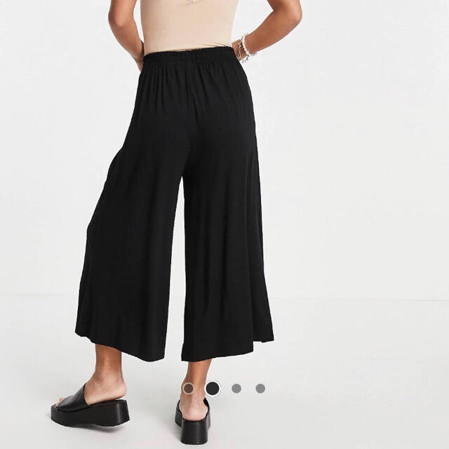 asos(エイソス)のasos ワイドパンツ　黒　UK2 プチ　小さいサイズ　ss レディースのパンツ(クロップドパンツ)の商品写真