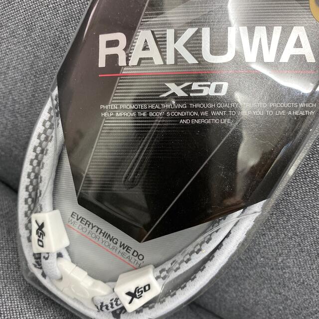 【新品】phitenファイテン*RAKUWAネック X50 ﾁﾀﾝﾎﾜｲﾄ スポーツ/アウトドアのトレーニング/エクササイズ(その他)の商品写真