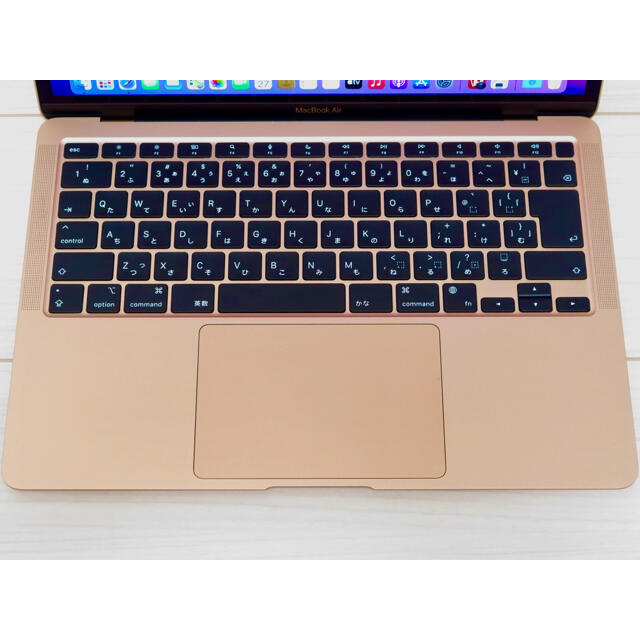 Apple(アップル)のM1 MacBookAir ゴールド　MGND3J/A アップルケア＋ スマホ/家電/カメラのPC/タブレット(ノートPC)の商品写真