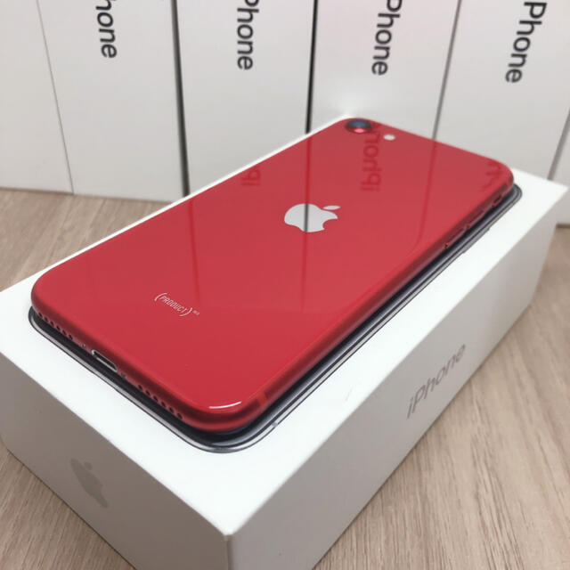 iPhone(アイフォーン)のiPhone se2 本体　64 GB 【SIMフリー】RED 【S】【超美品】 スマホ/家電/カメラのスマートフォン/携帯電話(スマートフォン本体)の商品写真