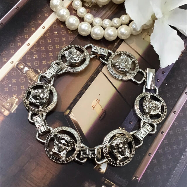 未使用! GIANNI VERSACE ヴェルサーチ 型抜き ブレスレット