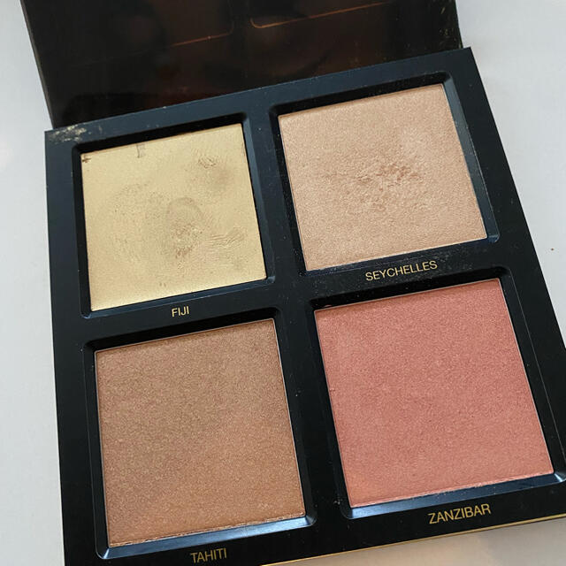 HUDA BEAUTY★3D ハイライターGold Sand Edition