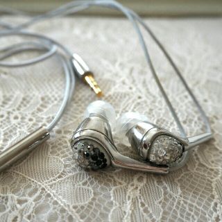 スワロフスキー(SWAROVSKI)のPHILIPS×SWAROVSKI Active Crystals イヤホン(ヘッドフォン/イヤフォン)