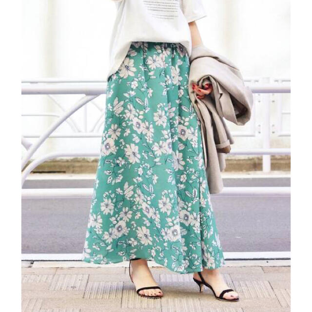 IENA(イエナ)のIENA  Deveaux フラワープリントスカート レディースのスカート(ロングスカート)の商品写真