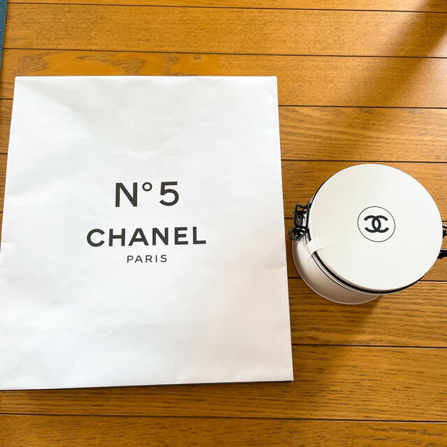 CHANEL(シャネル)のシャネルN°5 ザ バス タブレット ファクトリー5 高島屋購入 限定品 コスメ/美容のボディケア(入浴剤/バスソルト)の商品写真