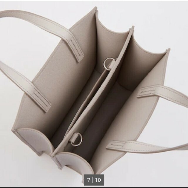 UNIQLO(ユニクロ)の新品【レザータッチ スクエアショルダーバッグ】 レディースのバッグ(ショルダーバッグ)の商品写真