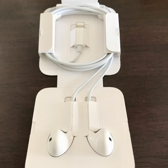 iPhone(アイフォーン)の未使用 iPhone純正イヤホン Lightning接続 EarPods スマホ/家電/カメラのオーディオ機器(ヘッドフォン/イヤフォン)の商品写真