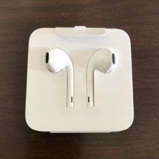 アイフォーン(iPhone)の未使用 iPhone純正イヤホン Lightning接続 EarPods(ヘッドフォン/イヤフォン)