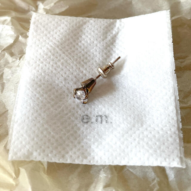 e.m.(イーエム)の未使用！ゆれピアス レディースのアクセサリー(ピアス)の商品写真