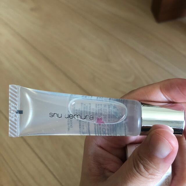 shu uemura(シュウウエムラ)のヴィニールアンリミッドＣL000リップグロス コスメ/美容のベースメイク/化粧品(リップグロス)の商品写真