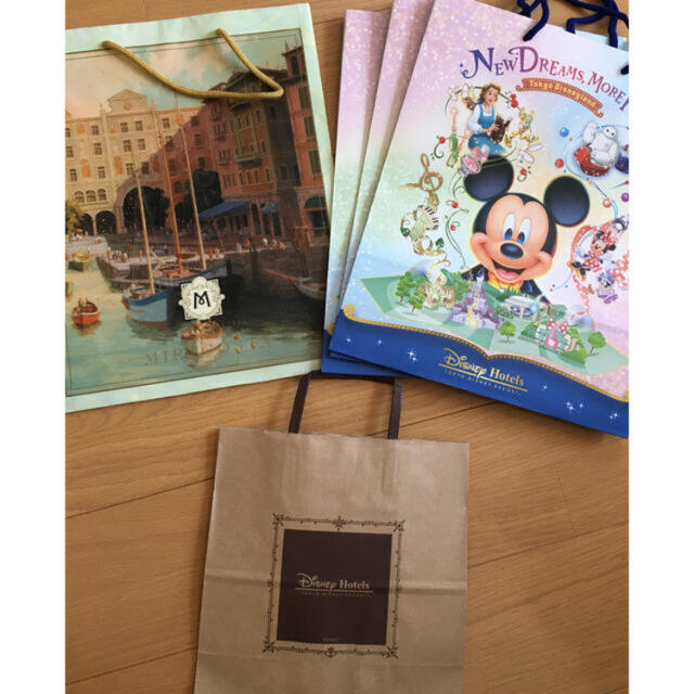Disney(ディズニー)の【非売品】ディズニー公式　ショップ袋　２枚まとめ売り レディースのバッグ(ショップ袋)の商品写真