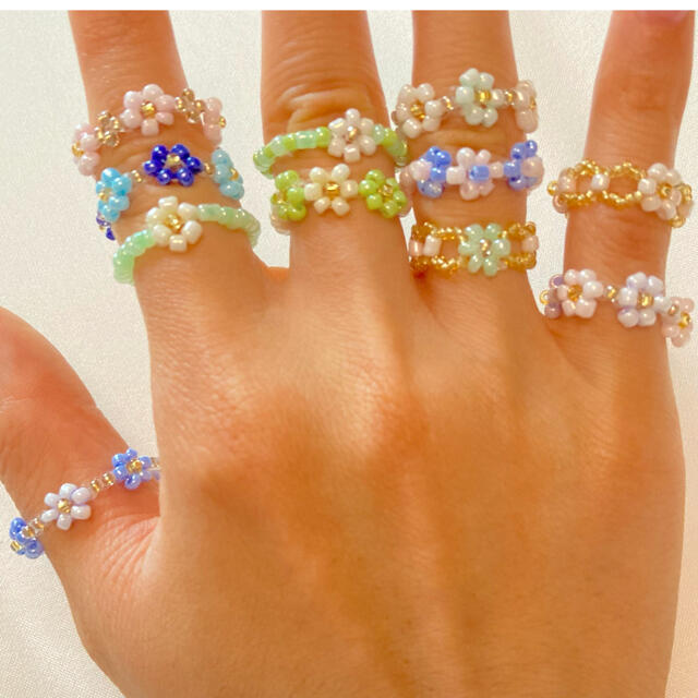 ハンドメイド　フラワーリング　2つで300円♡ ハンドメイドのアクセサリー(リング)の商品写真