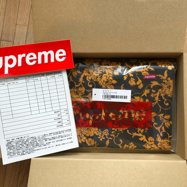 Supreme(シュプリーム)のSupreme Small Box Tee Black フローラル L Tシャツ メンズのトップス(Tシャツ/カットソー(半袖/袖なし))の商品写真