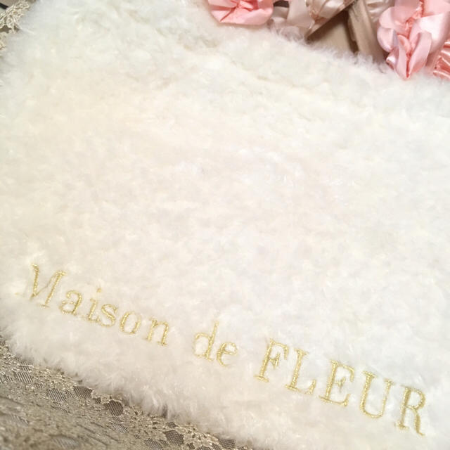 Maison de FLEUR(メゾンドフルール)の♡Maison de FLEUR♡MERYコラボファーフリルハンドルトート♡ レディースのバッグ(トートバッグ)の商品写真