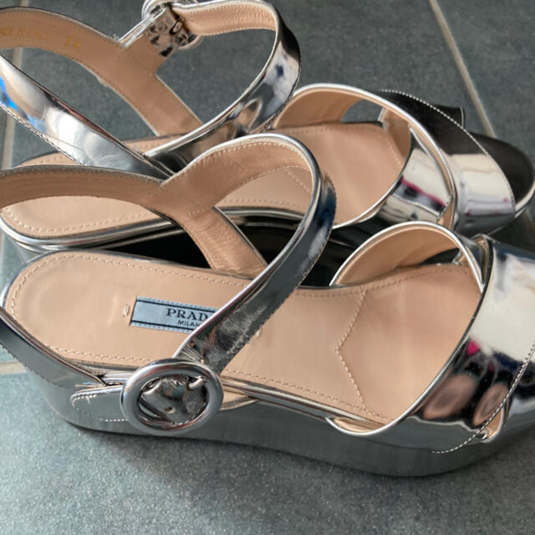 PRADA サンダル シルバー 38 値下げ - サンダル
