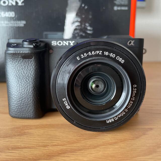 SONY(ソニー)のsony α6400 ミラーレス 一眼レフカメラ ダブルズームレンズキット スマホ/家電/カメラのカメラ(ミラーレス一眼)の商品写真