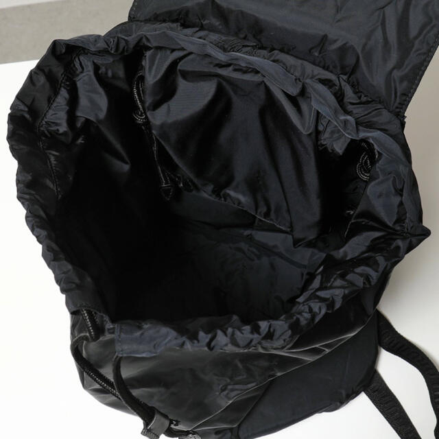 miumiu(ミュウミュウ)のミュウミュウ　ナイロン　リュック／バックパック　バッグ　ブラック　miumiu レディースのバッグ(リュック/バックパック)の商品写真