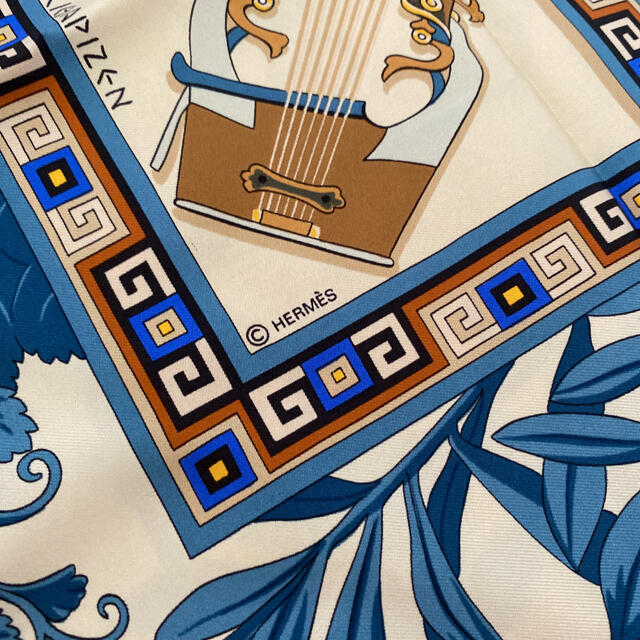 Hermes(エルメス)の未使用品！ ☆エルメス☆ カレ スカーフ 神々の音楽 レディースのファッション小物(バンダナ/スカーフ)の商品写真