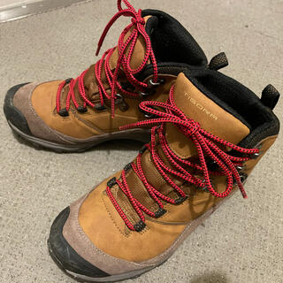 ティゴラ(TIGORA)の登山靴　23.5センチ(登山用品)