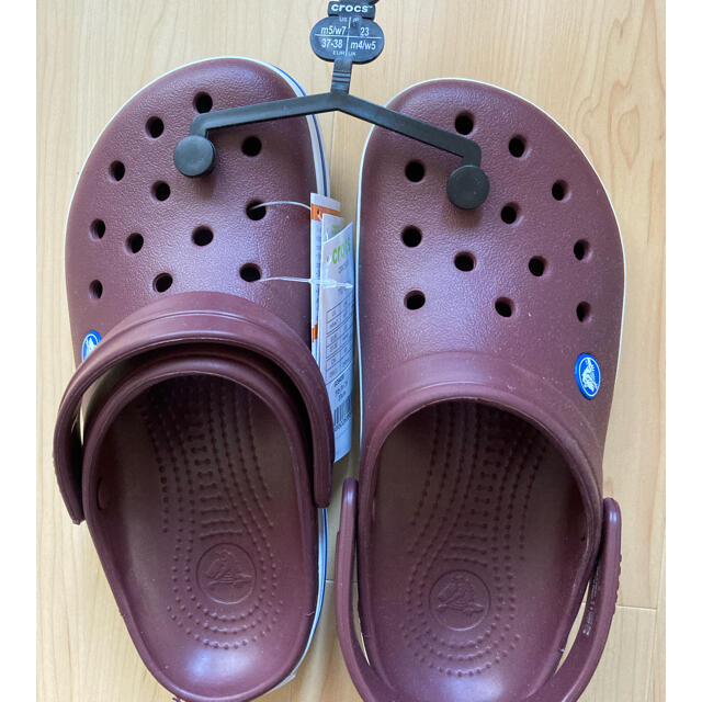 crocs(クロックス)のラス3   23  あずき色　クロックバンド レディースの靴/シューズ(サンダル)の商品写真