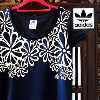 アディダス(adidas)のアディダス 人気 花柄 Tシャツ タンクトップ モノトーン ビッグフラワー (Tシャツ(半袖/袖なし))