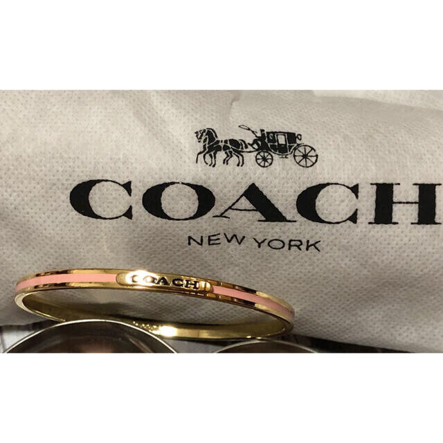 COACH(コーチ)のアリア様専用　コーチcoachバングルブレスレット　2点ショップ袋付き レディースのアクセサリー(ブレスレット/バングル)の商品写真