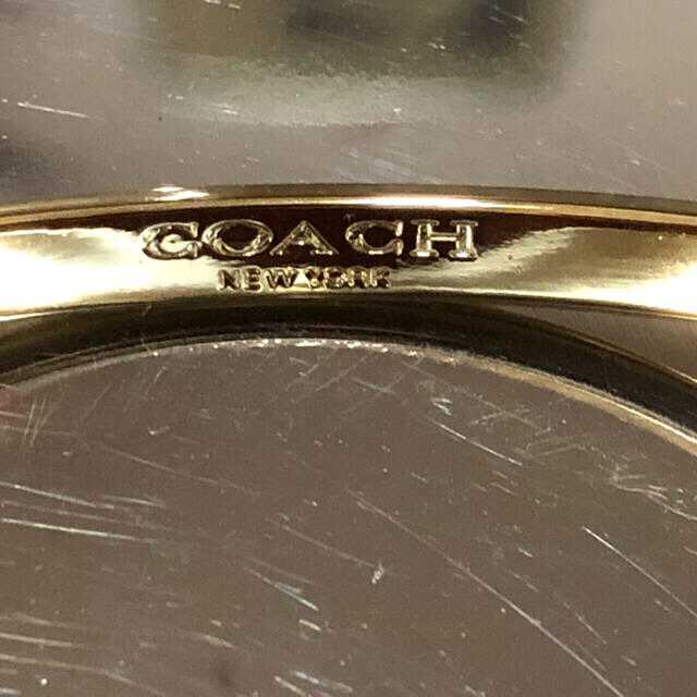 COACH(コーチ)のアリア様専用　コーチcoachバングルブレスレット　2点ショップ袋付き レディースのアクセサリー(ブレスレット/バングル)の商品写真